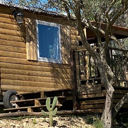 Camping Les Amandiers Castelnau-de-Guers Екстериор снимка