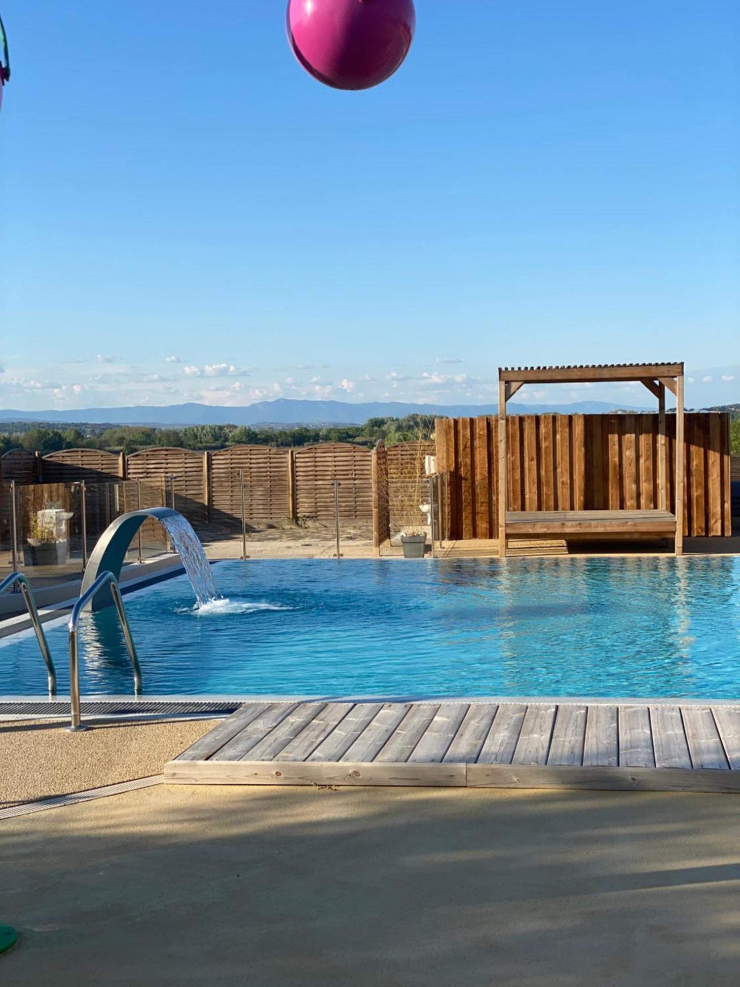 Camping Les Amandiers Castelnau-de-Guers Екстериор снимка