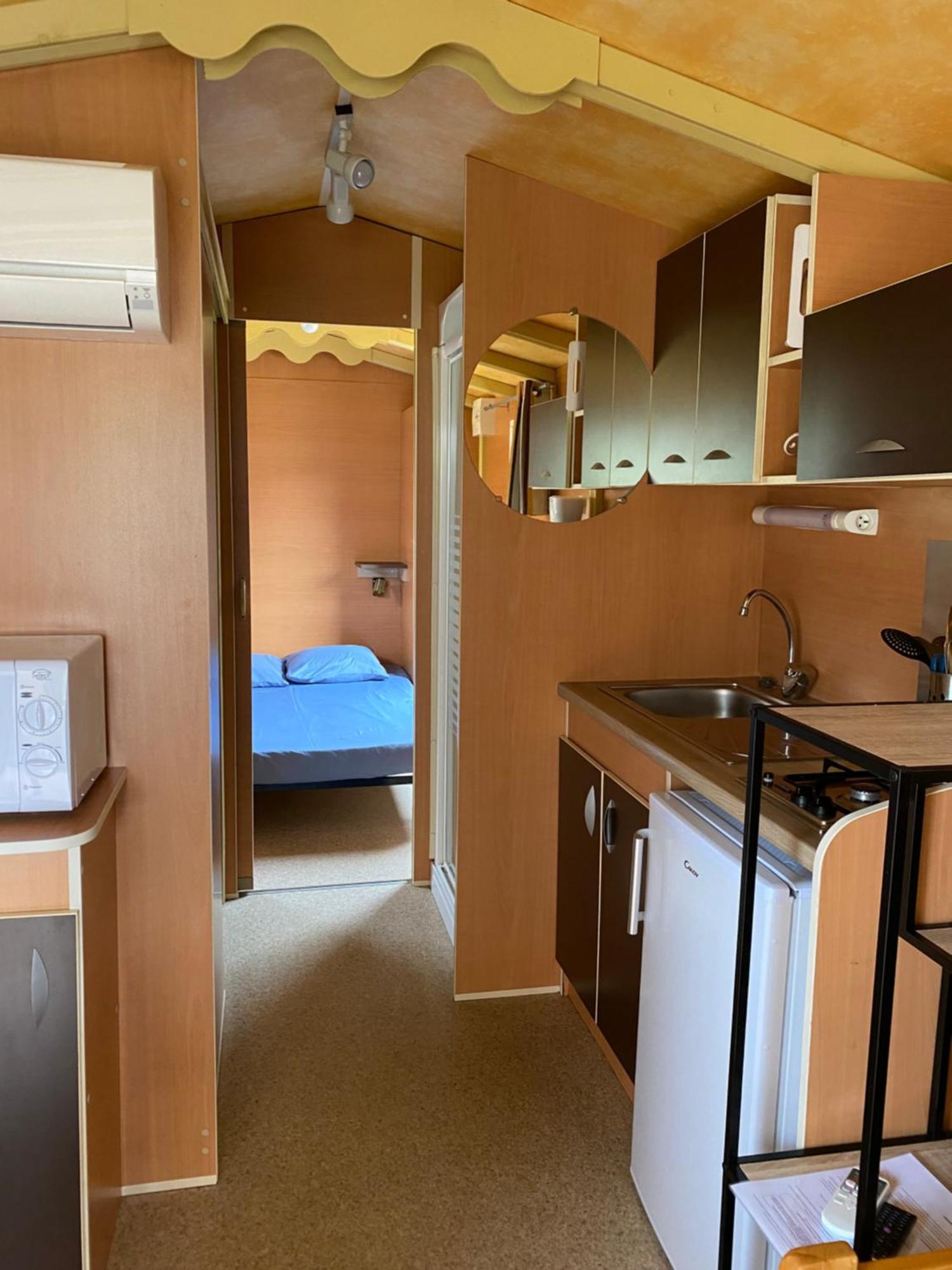 Camping Les Amandiers Castelnau-de-Guers Екстериор снимка