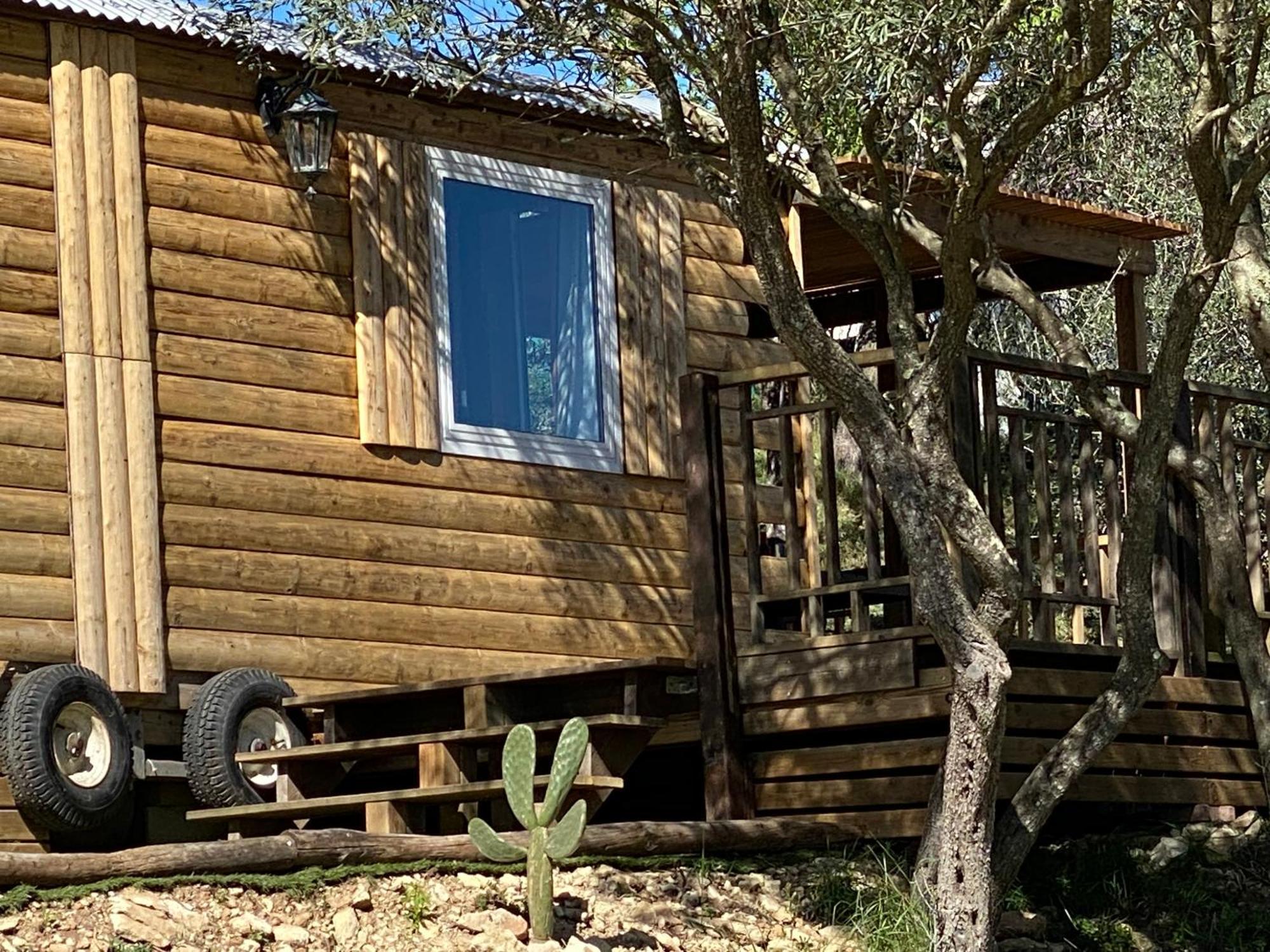 Camping Les Amandiers Castelnau-de-Guers Екстериор снимка