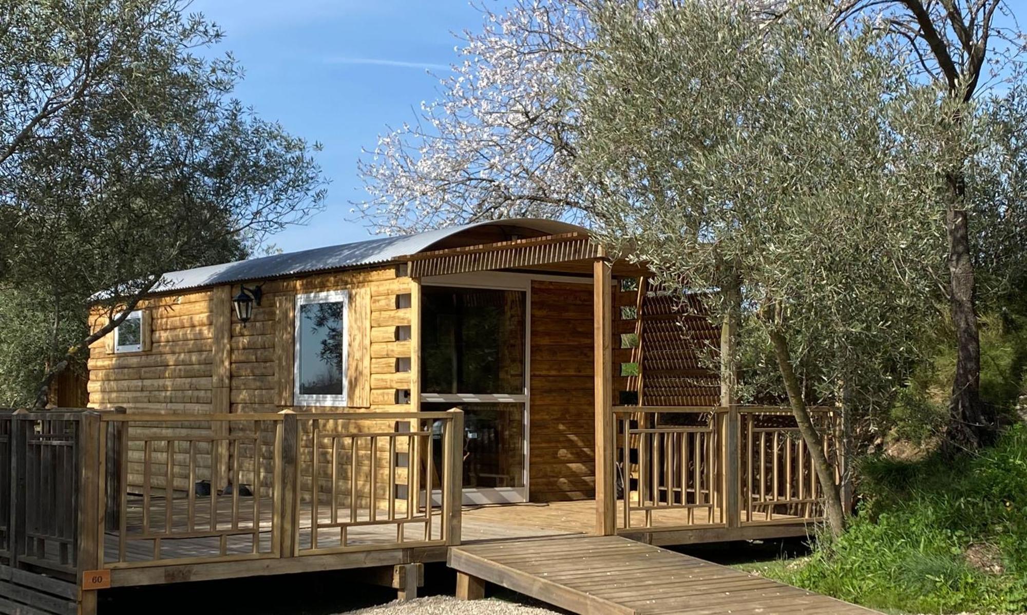 Camping Les Amandiers Castelnau-de-Guers Екстериор снимка